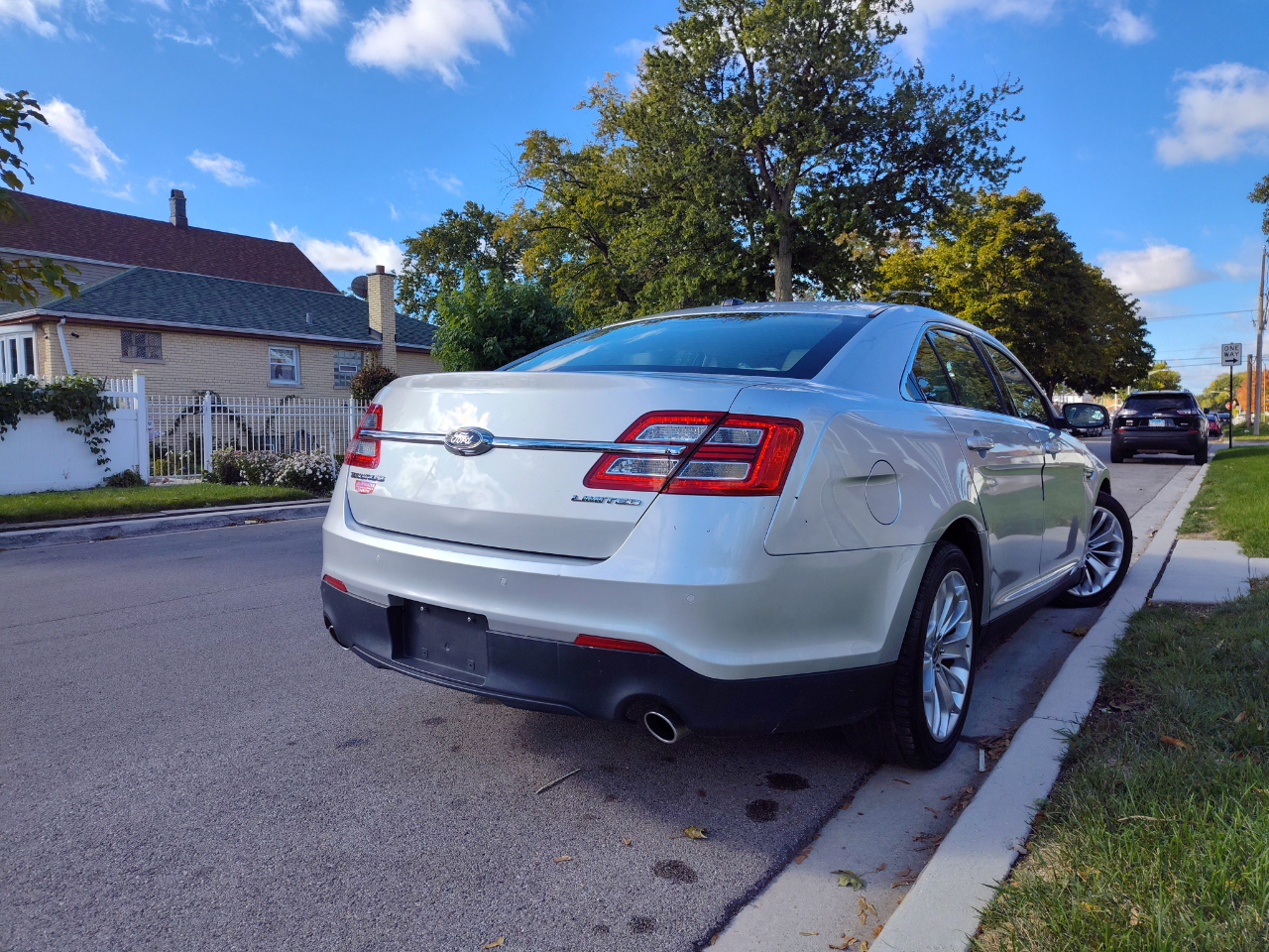 Ford Taurus 4dr Sdn Limited FWD 2013