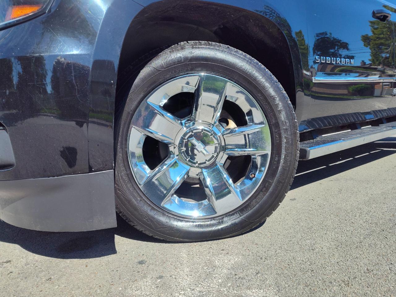 Chevrolet Suburban photo 4