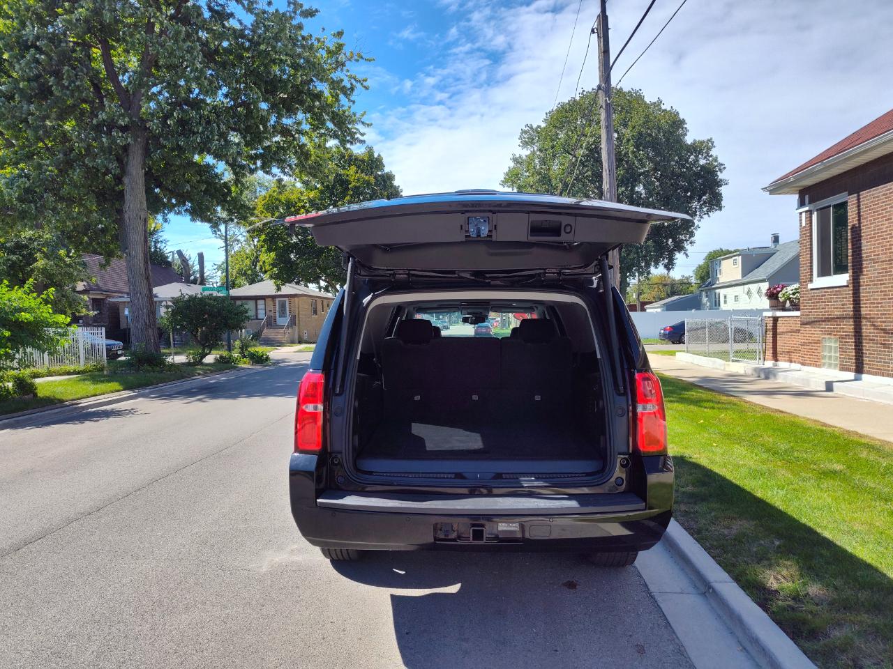 Chevrolet Suburban photo 9