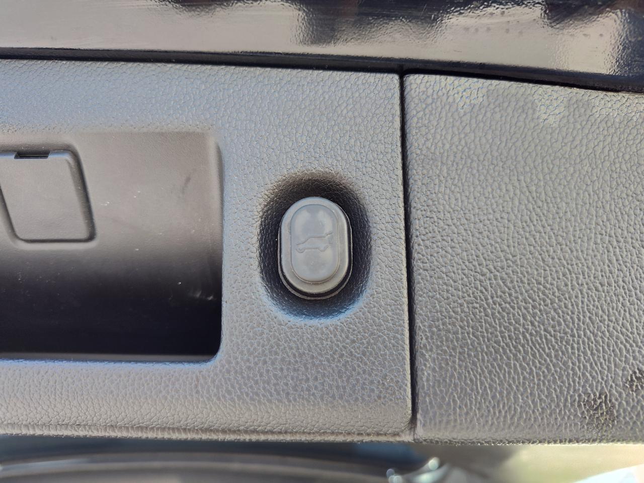 Chevrolet Suburban photo 10