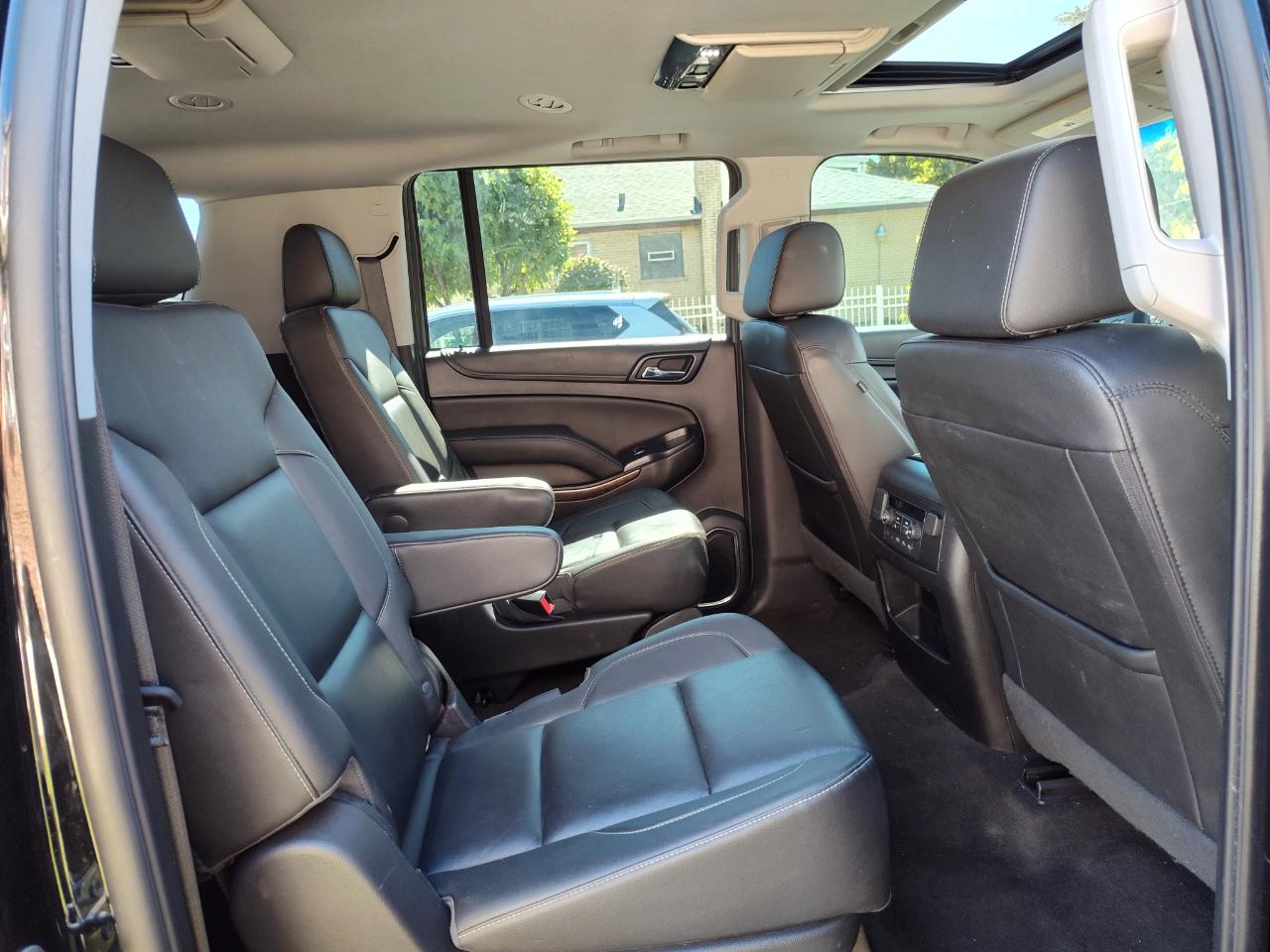 Chevrolet Suburban photo 14