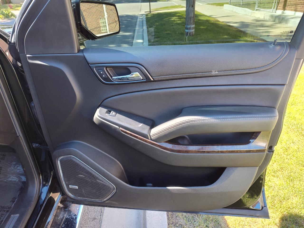 Chevrolet Suburban photo 17