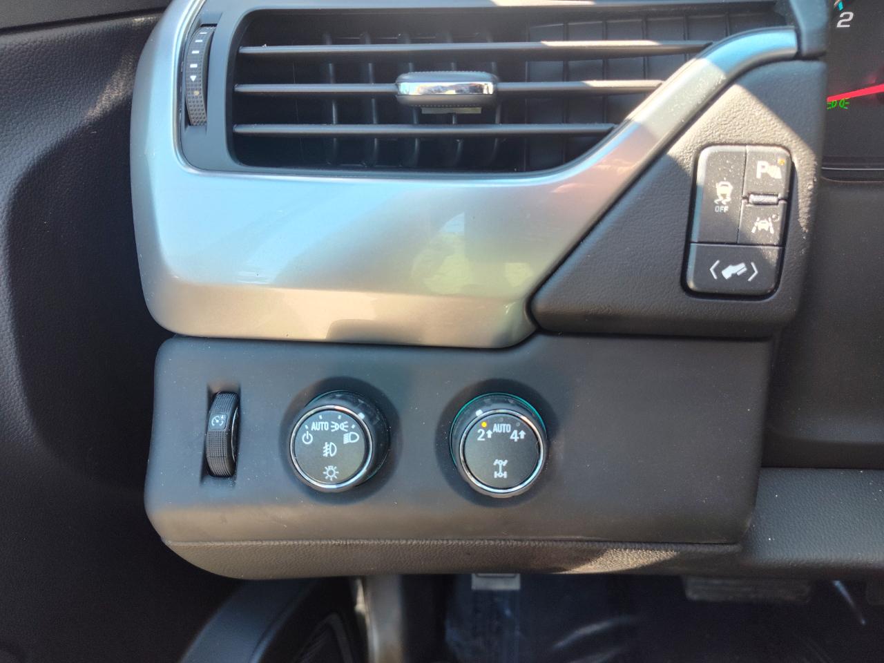 Chevrolet Suburban photo 22