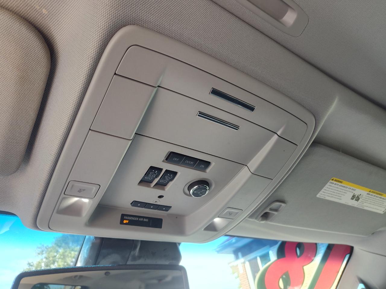 Chevrolet Suburban photo 25