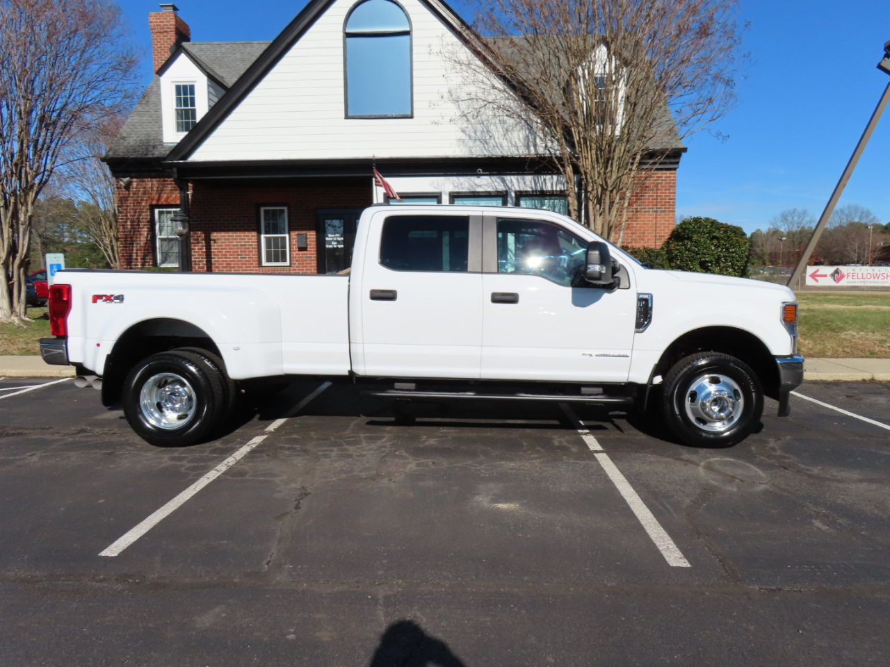 Ford F-350 SD XL Crew Cab Long Bed DRW 4WD 2022