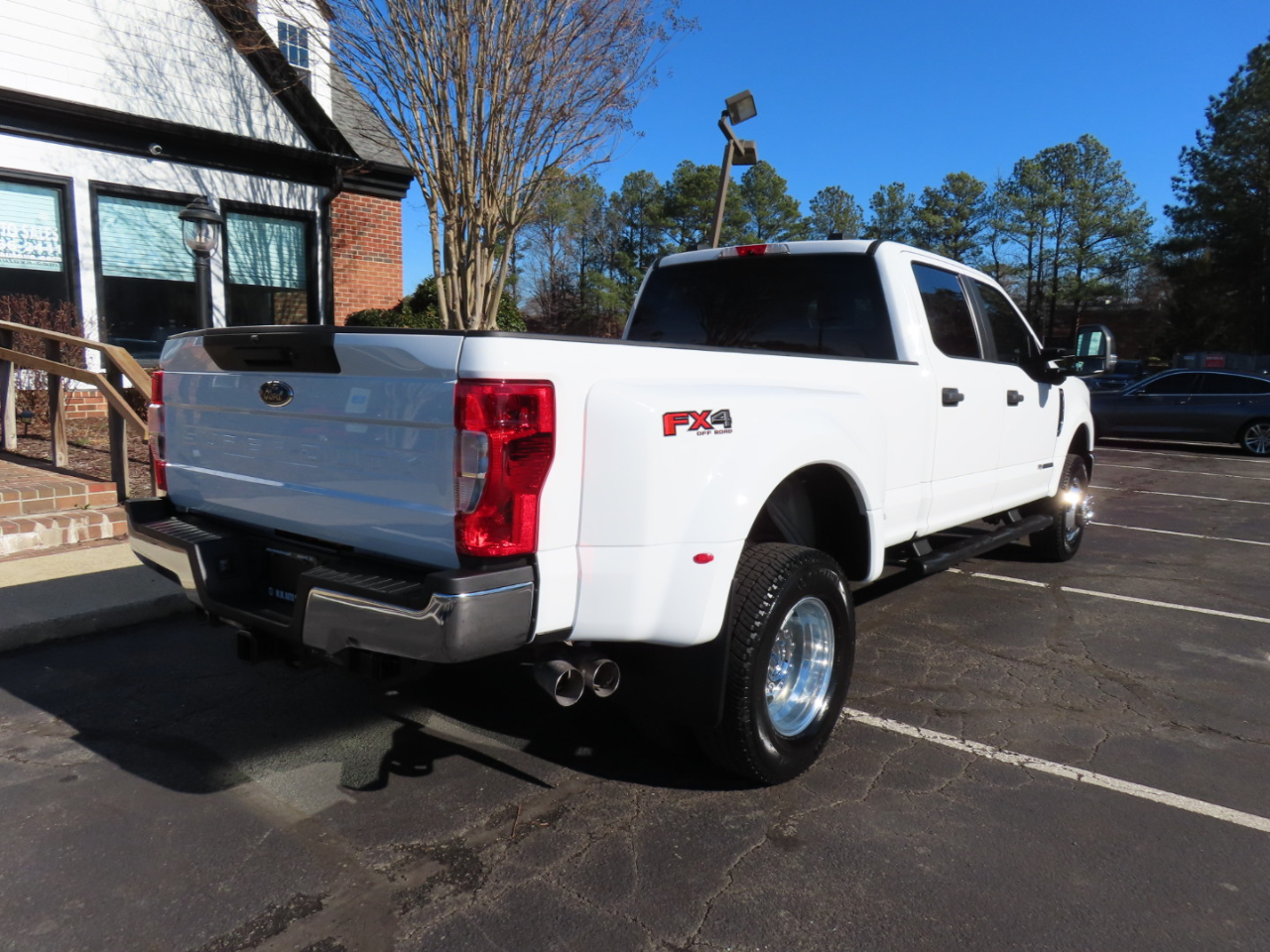 Ford F-350 SD XL Crew Cab Long Bed DRW 4WD 2022