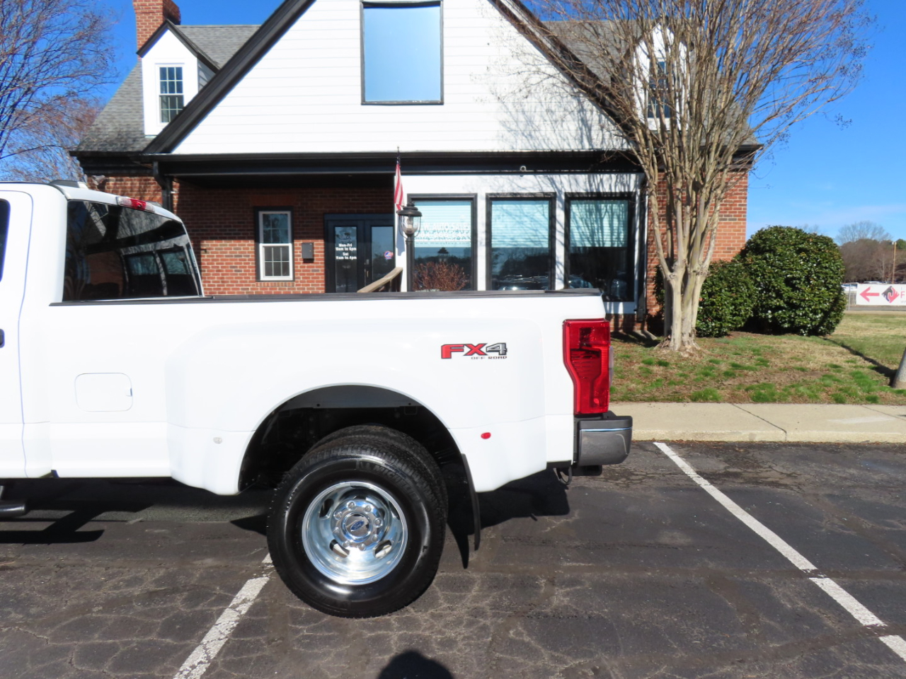 Ford F-350 SD XL Crew Cab Long Bed DRW 4WD 2022