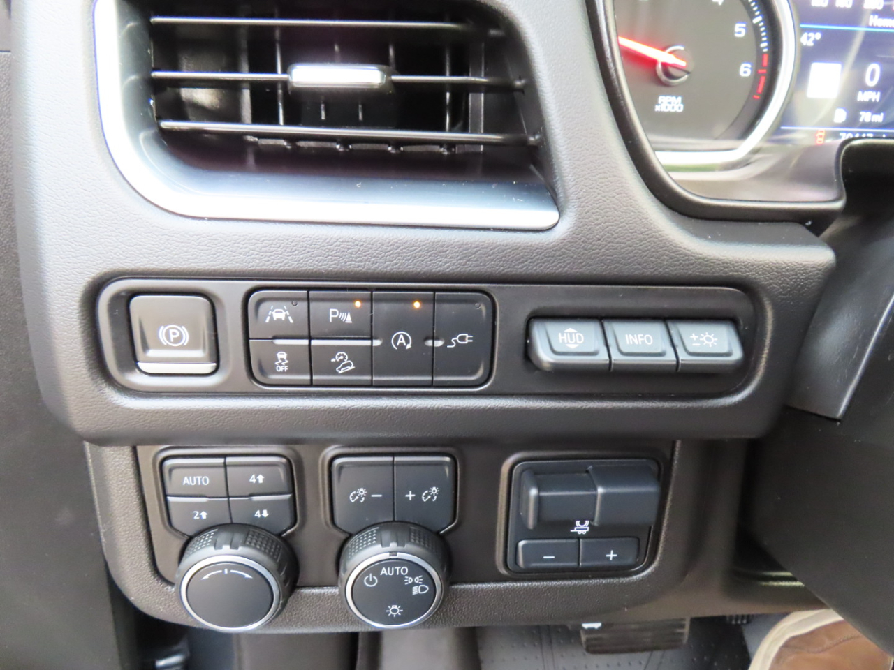 Chevrolet Tahoe Premier 4WD 2021