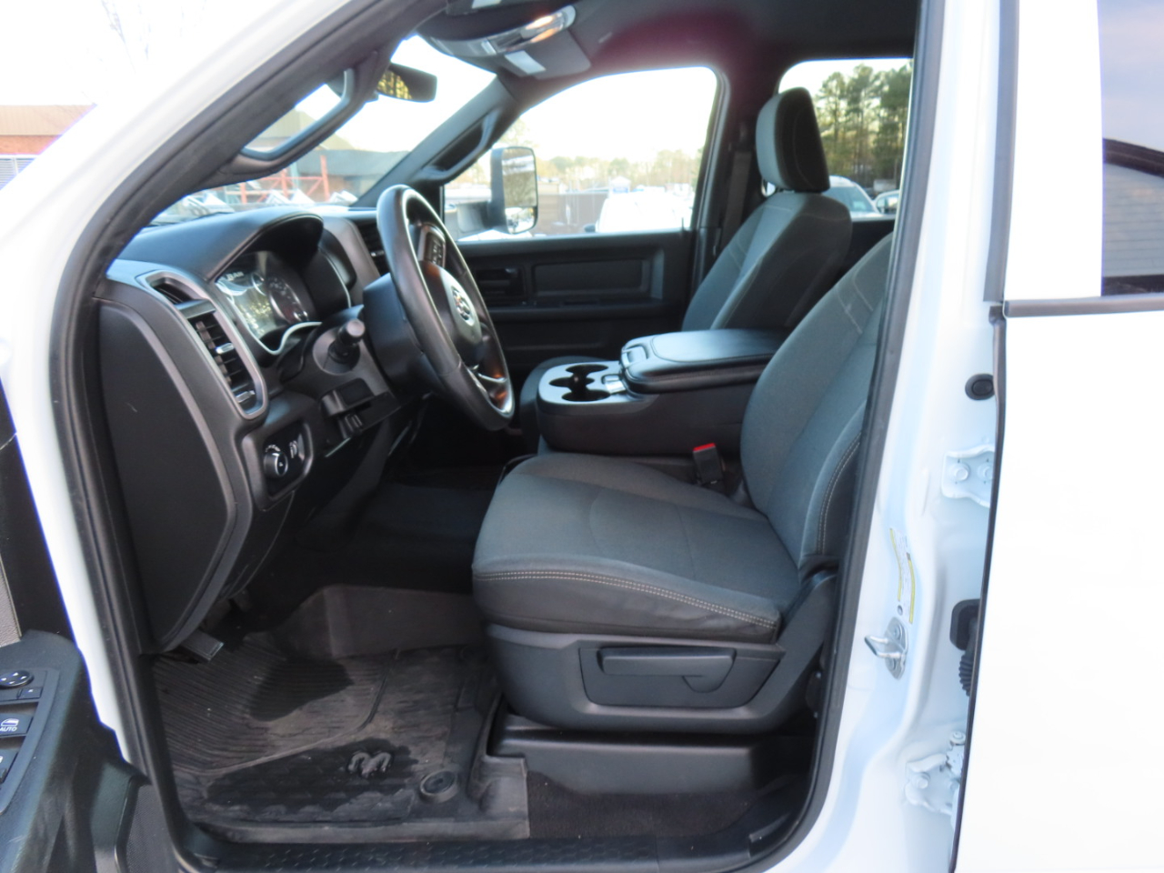 RAM 2500 Tradesman Crew Cab SWB 4WD 2022