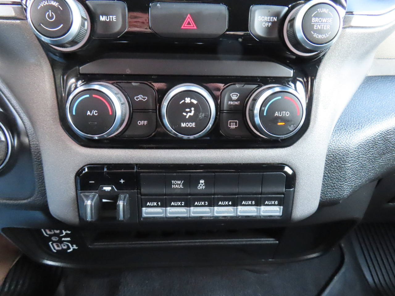 RAM 2500 Tradesman Crew Cab SWB 4WD 2022