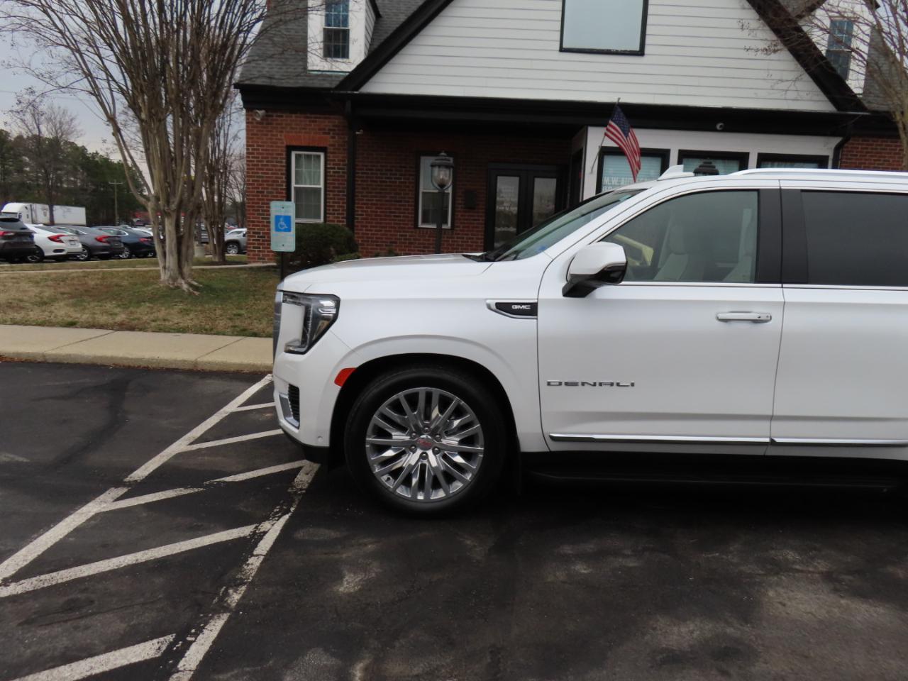 GMC Yukon Denali 4WD 2024