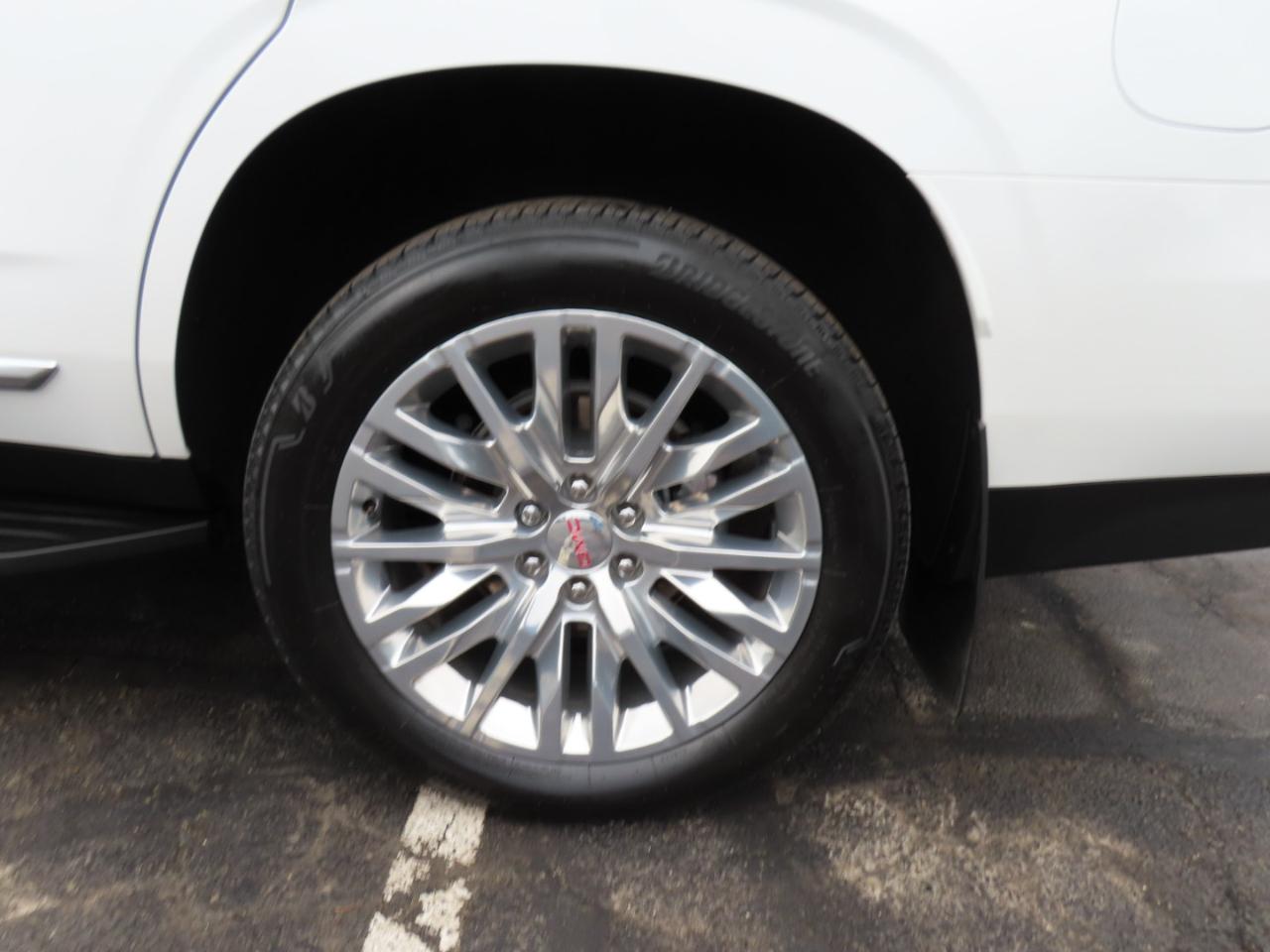 GMC Yukon Denali 4WD 2024