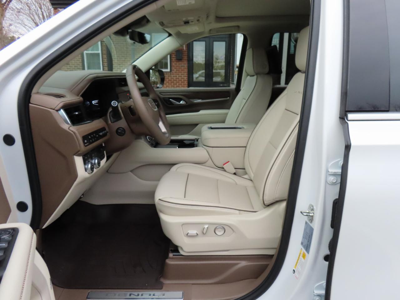 GMC Yukon Denali 4WD 2024