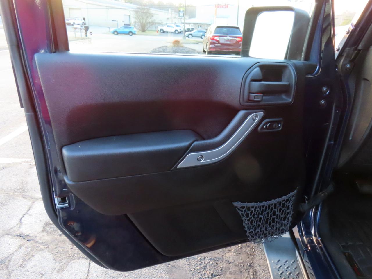 Jeep Wrangler Unlimited Sahara 4WD 2013