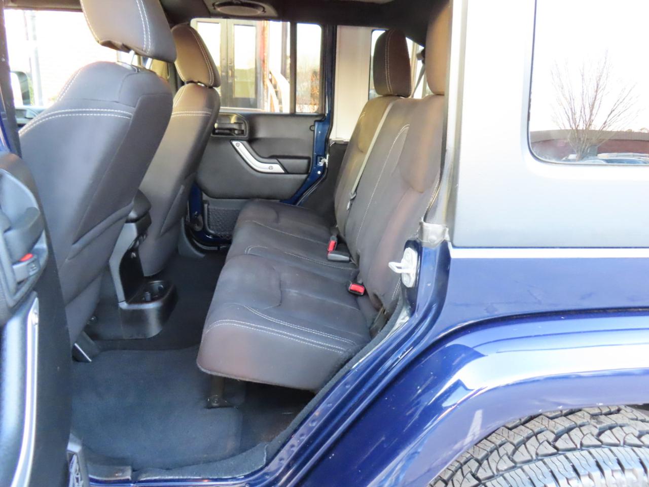 Jeep Wrangler Unlimited Sahara 4WD 2013