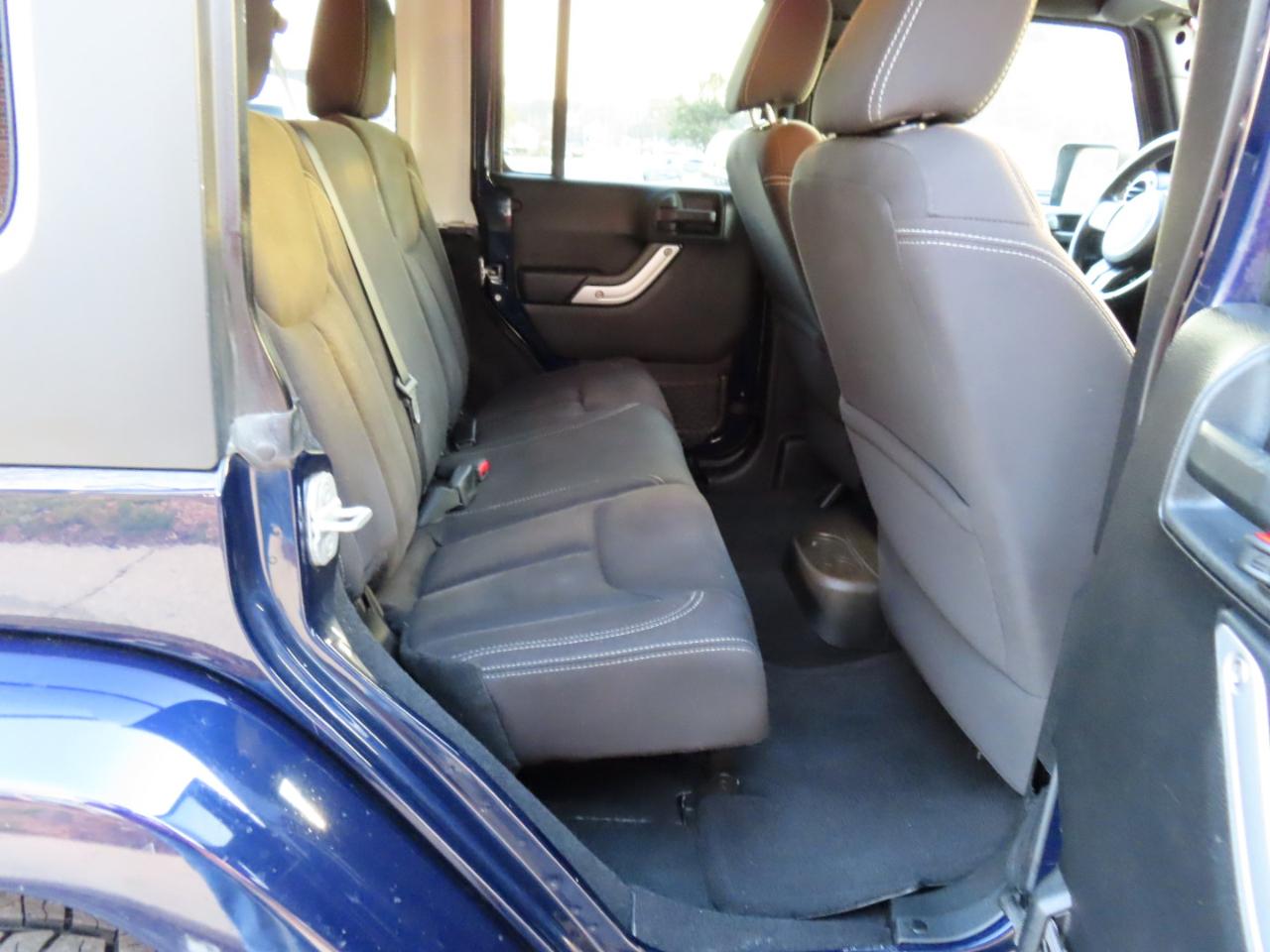 Jeep Wrangler Unlimited Sahara 4WD 2013