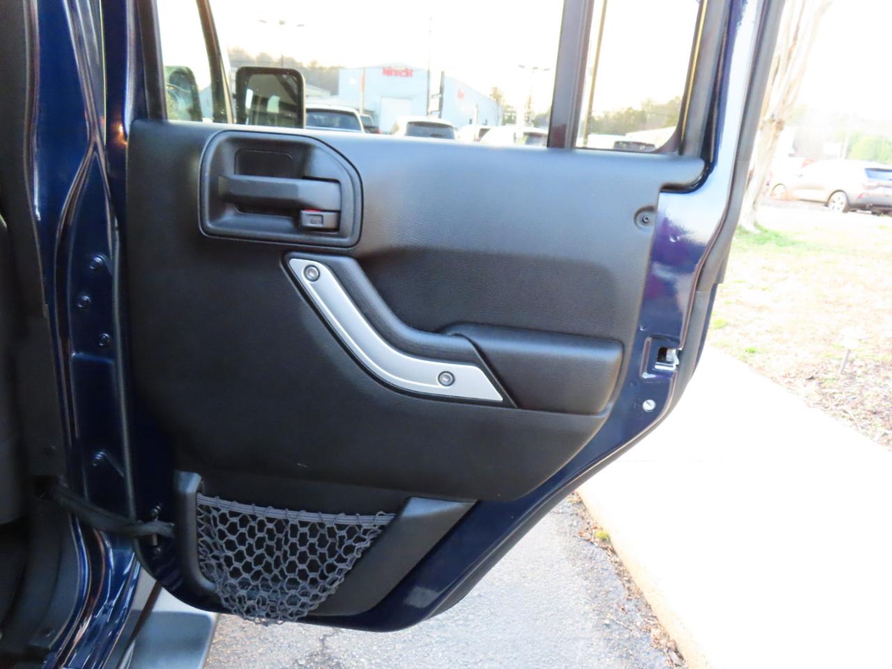 Jeep Wrangler Unlimited Sahara 4WD 2013