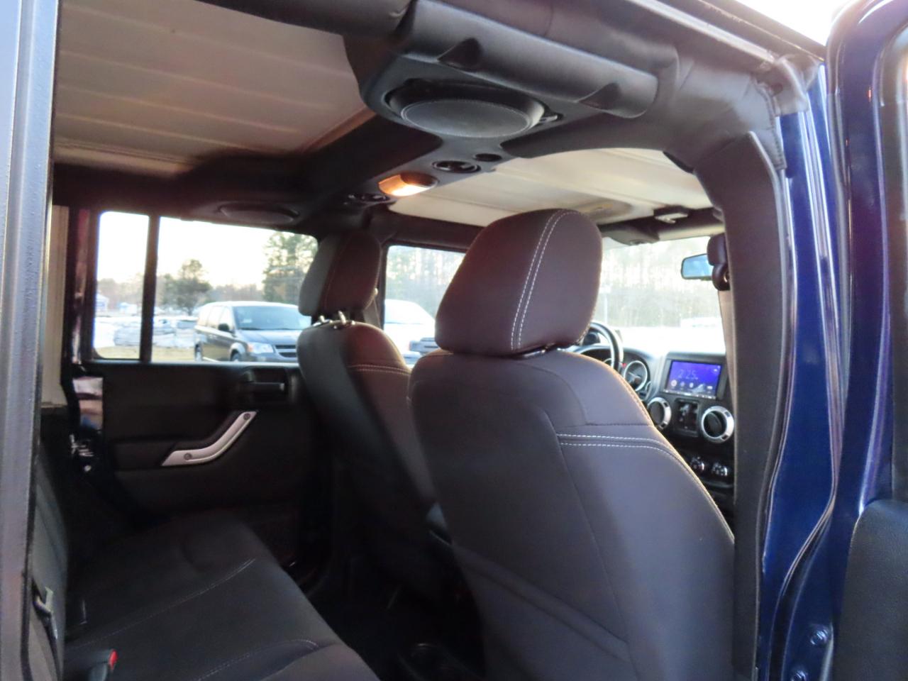 Jeep Wrangler Unlimited Sahara 4WD 2013