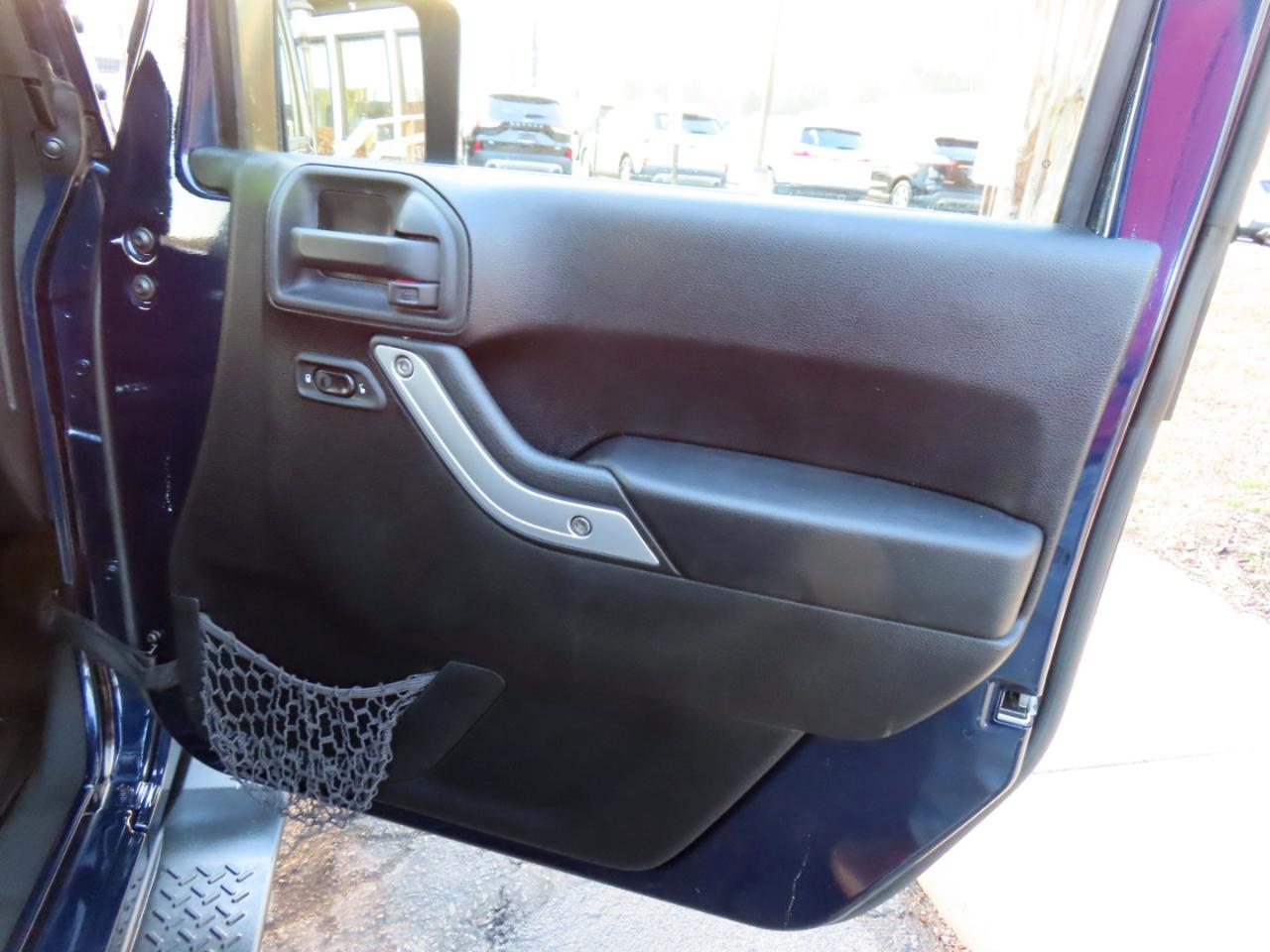 Jeep Wrangler Unlimited Sahara 4WD 2013