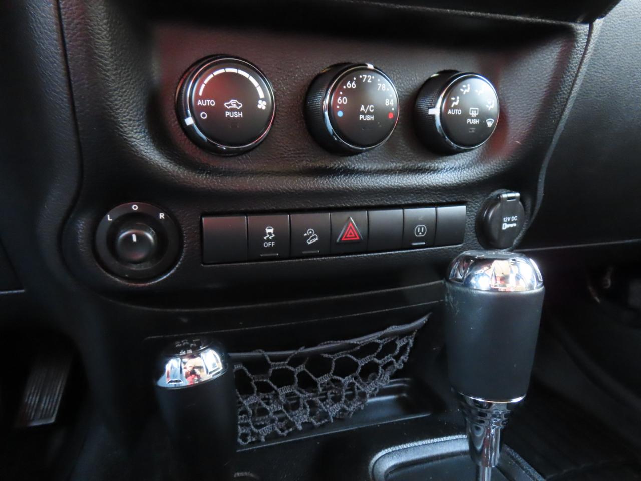 Jeep Wrangler Unlimited Sahara 4WD 2013