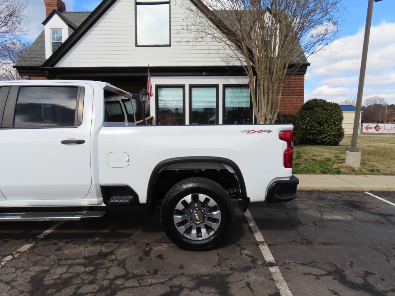 Chevrolet Silverado 2500HD Custom Crew Cab Short Box 4WD 2022