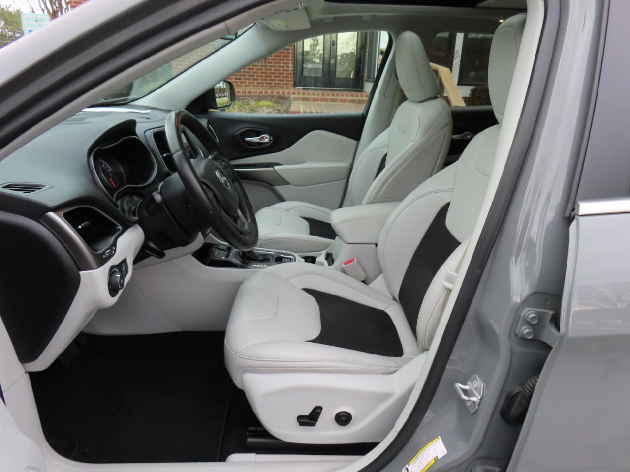 Jeep Cherokee Latitude Plus FWD 2020