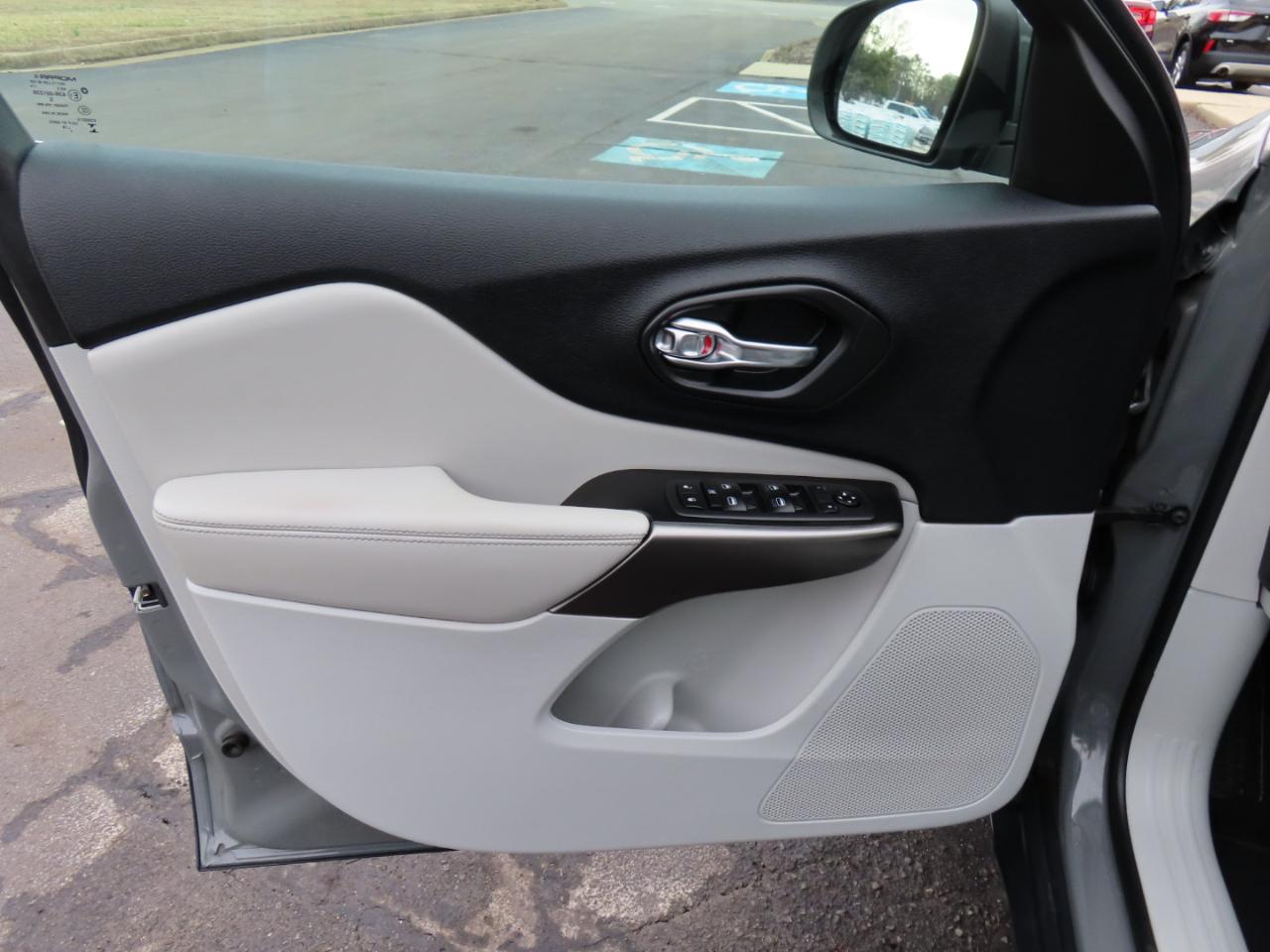 Jeep Cherokee Latitude Plus FWD 2020