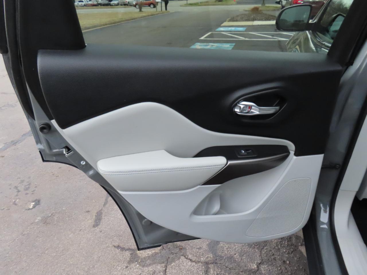 Jeep Cherokee Latitude Plus FWD 2020