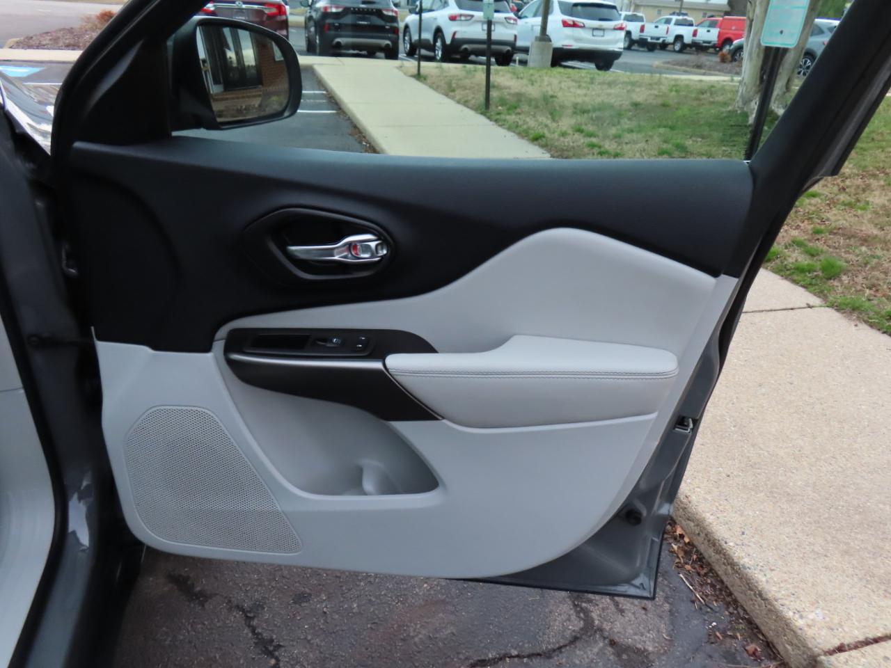 Jeep Cherokee Latitude Plus FWD 2020