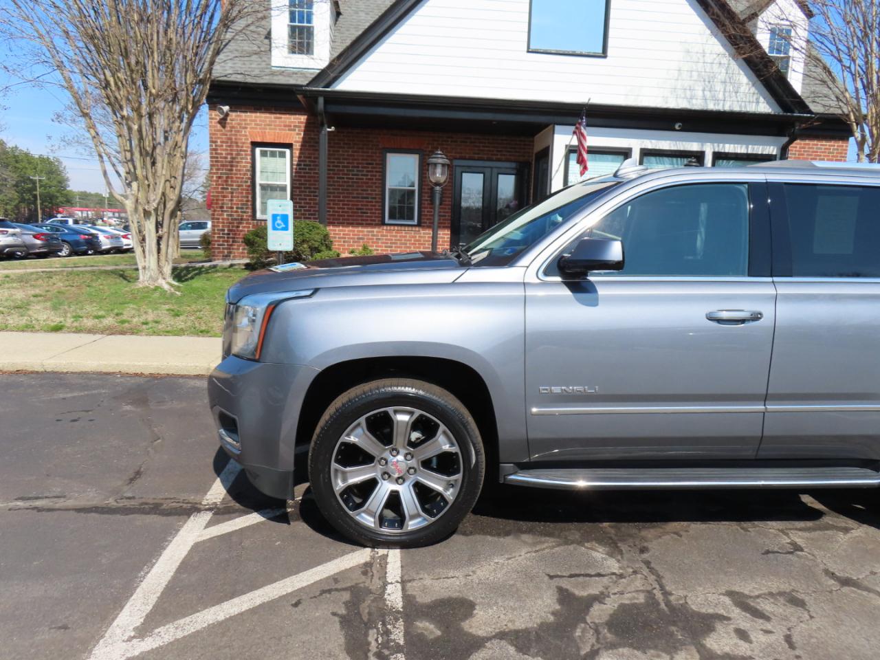 GMC Yukon Denali 4WD 2019