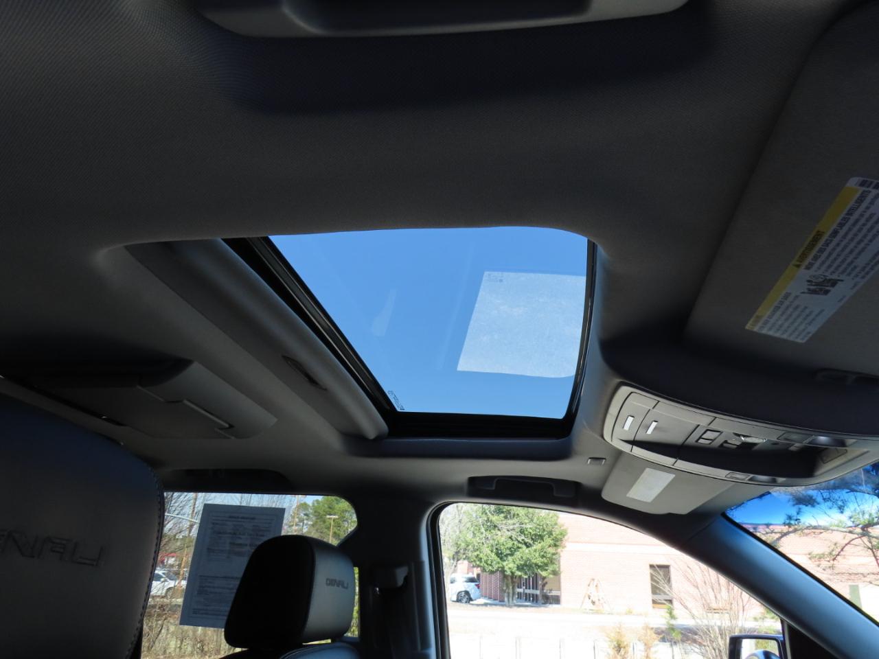 GMC Yukon Denali 4WD 2019