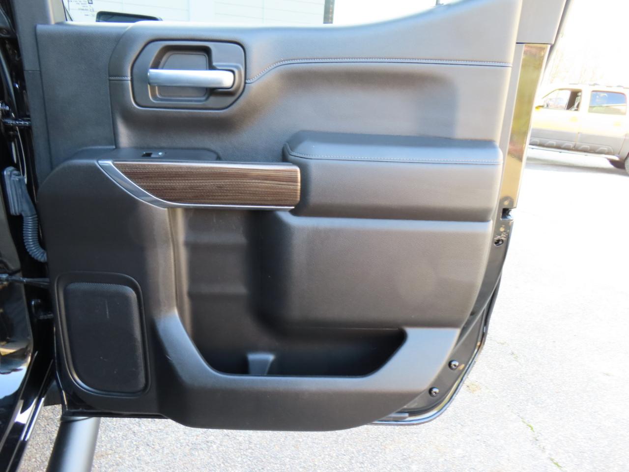 Chevrolet Silverado 1500 LT Trail Boss Crew Cab Long Box 4WD 2021