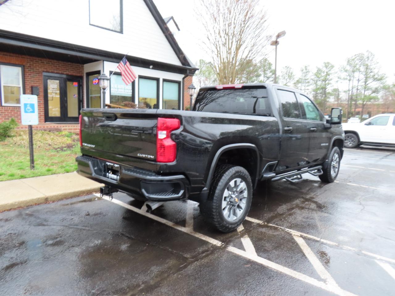 Chevrolet Silverado 2500HD Custom Crew Cab Short Box 4WD 2024