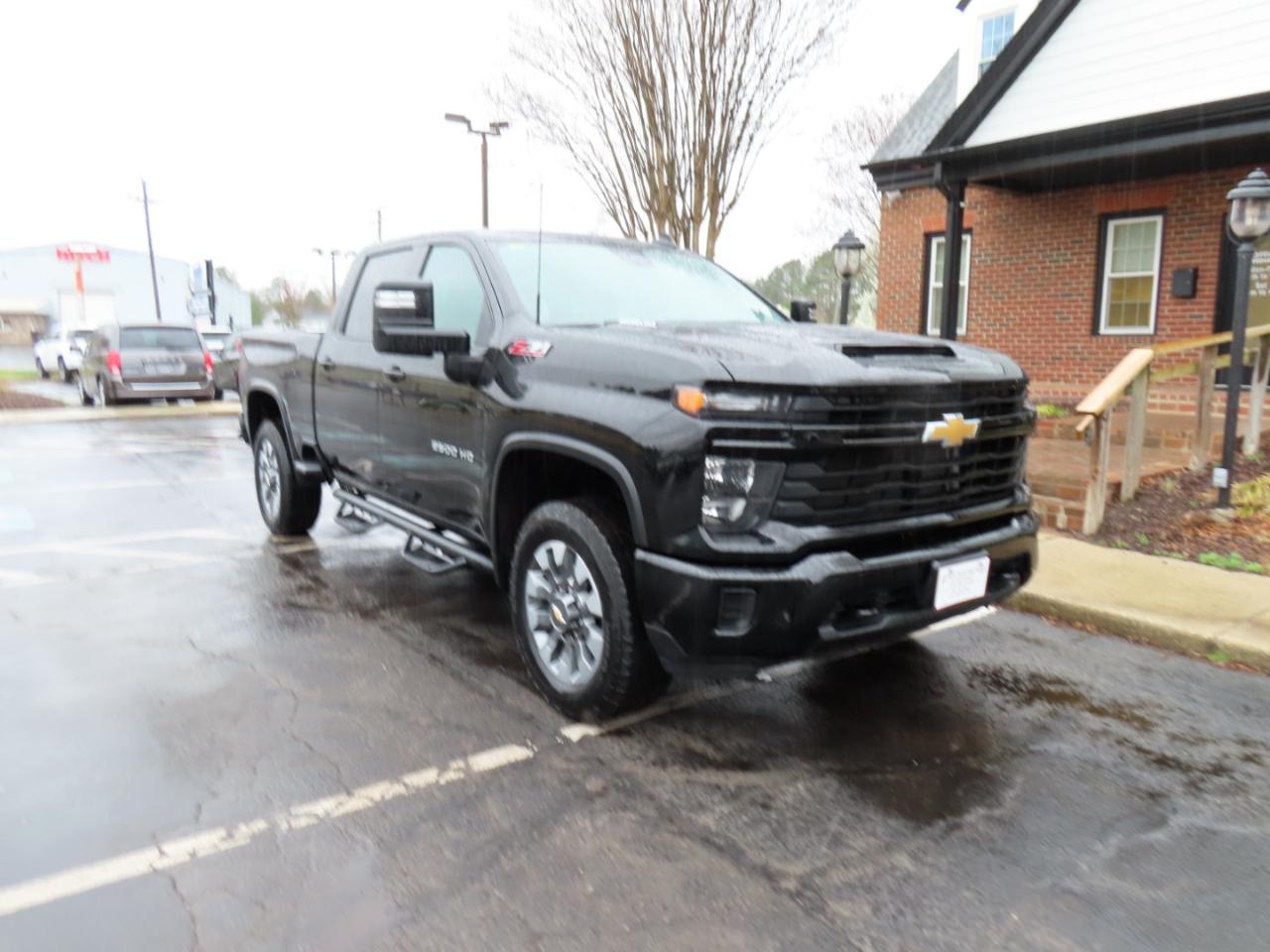 Chevrolet Silverado 2500HD Custom Crew Cab Short Box 4WD 2024