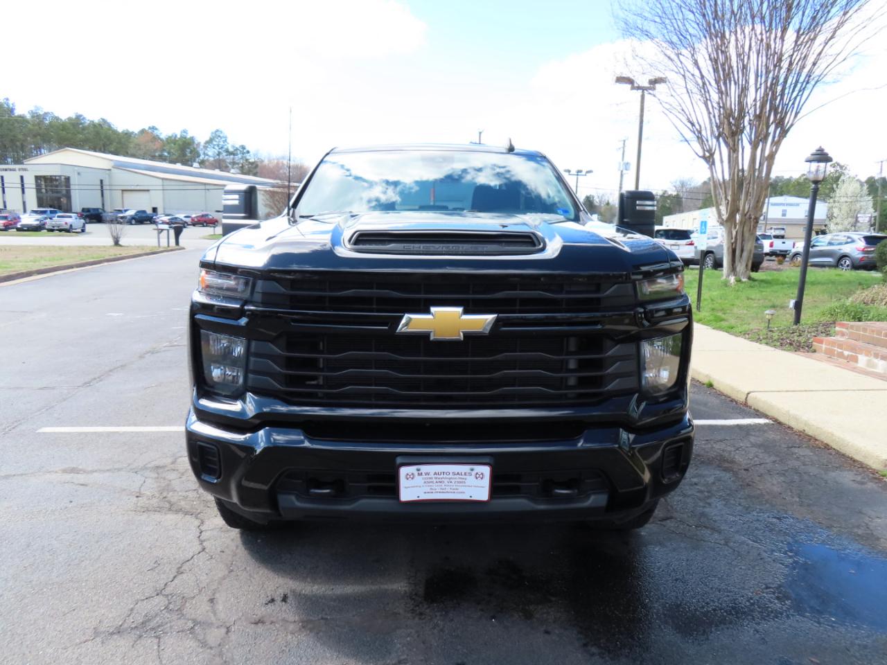 Chevrolet Silverado 2500HD Custom Crew Cab Short Box 4WD 2024