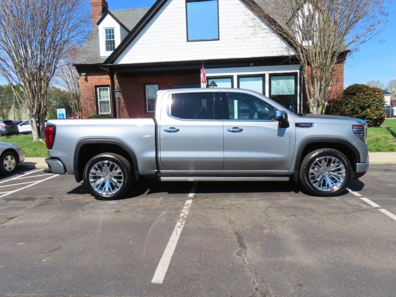 GMC Sierra 1500 Denali Crew Cab Short Box 4WD 2023