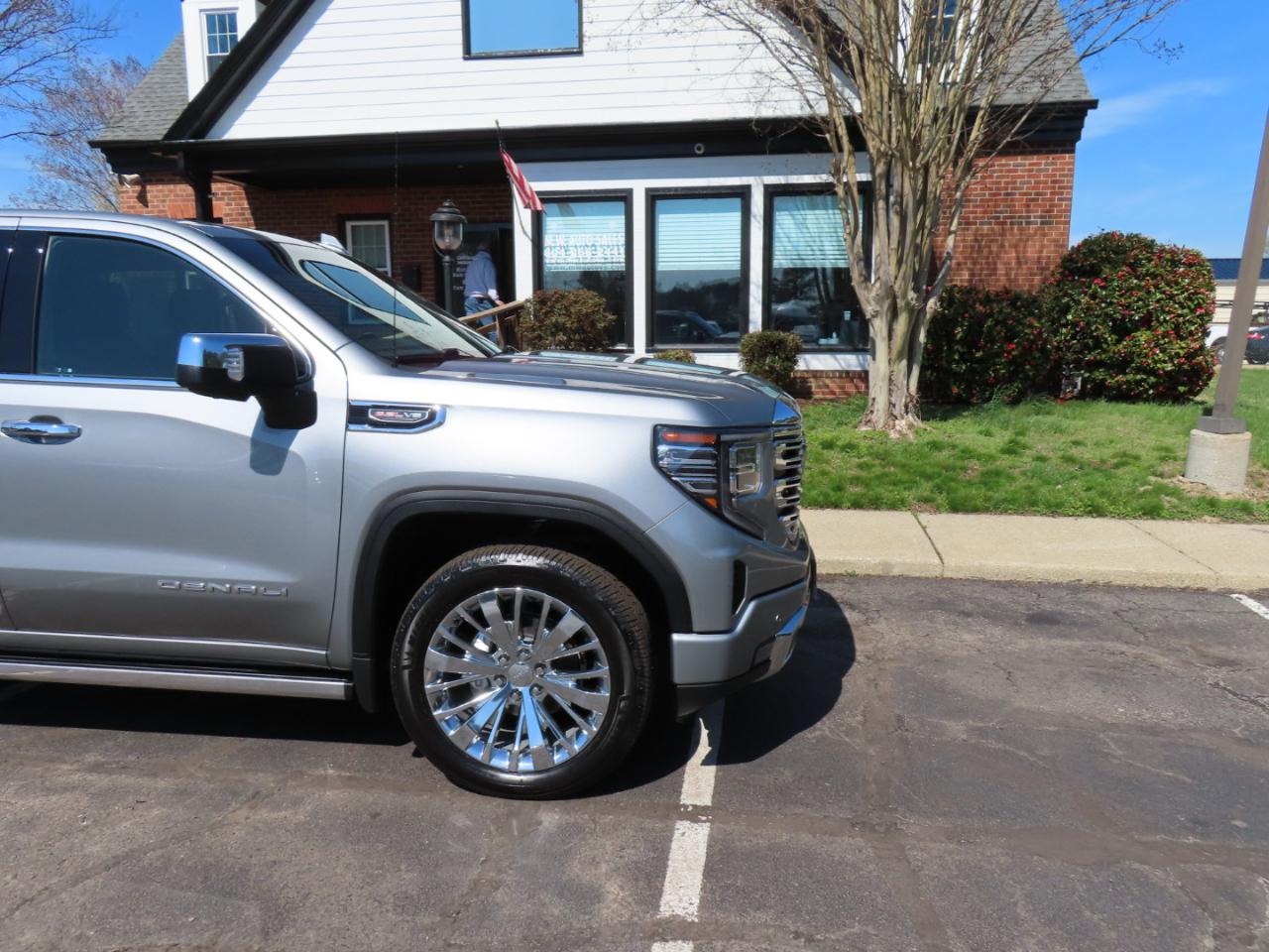 GMC Sierra 1500 Denali Crew Cab Short Box 4WD 2023