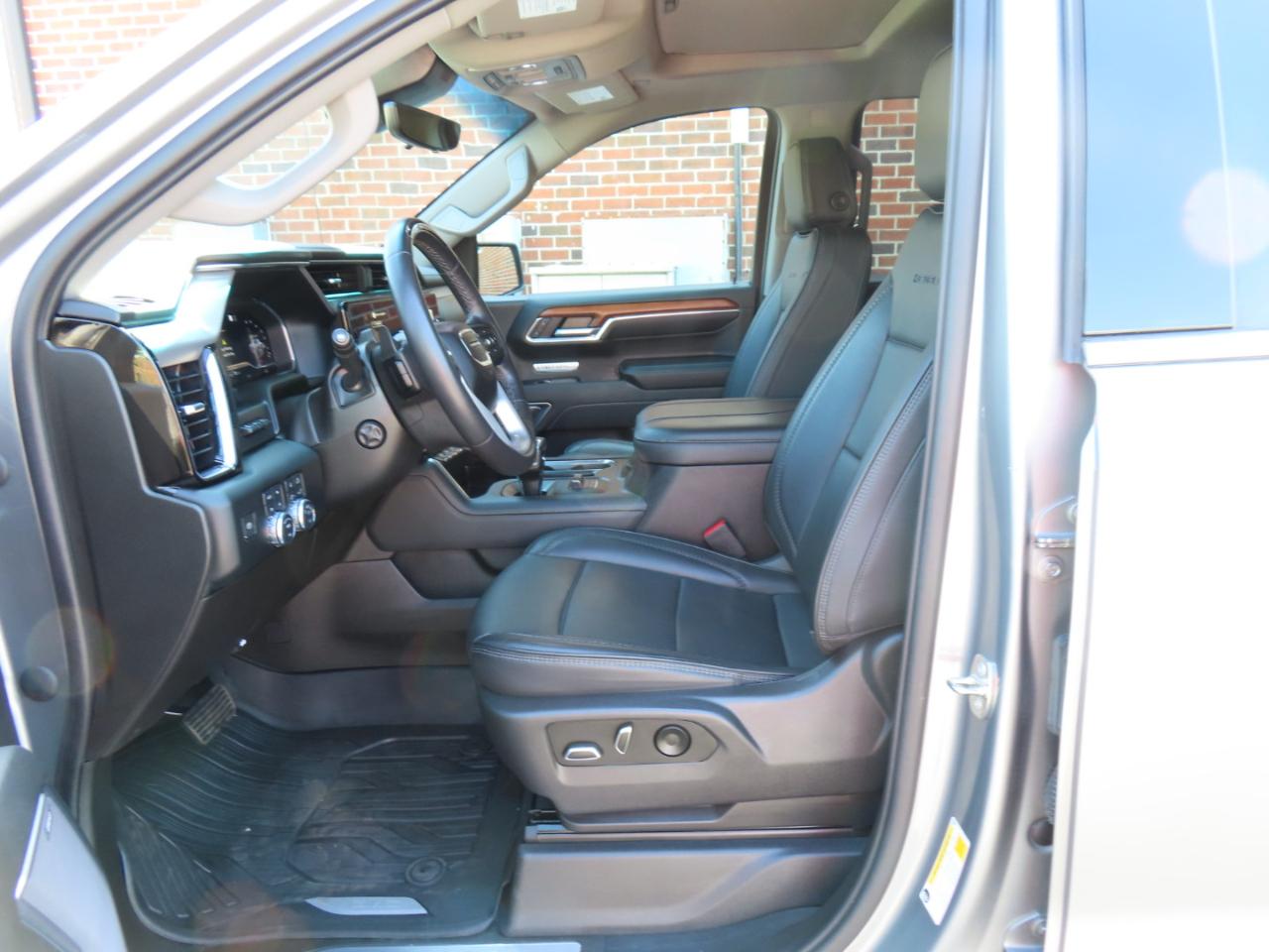 GMC Sierra 1500 Denali Crew Cab Short Box 4WD 2023