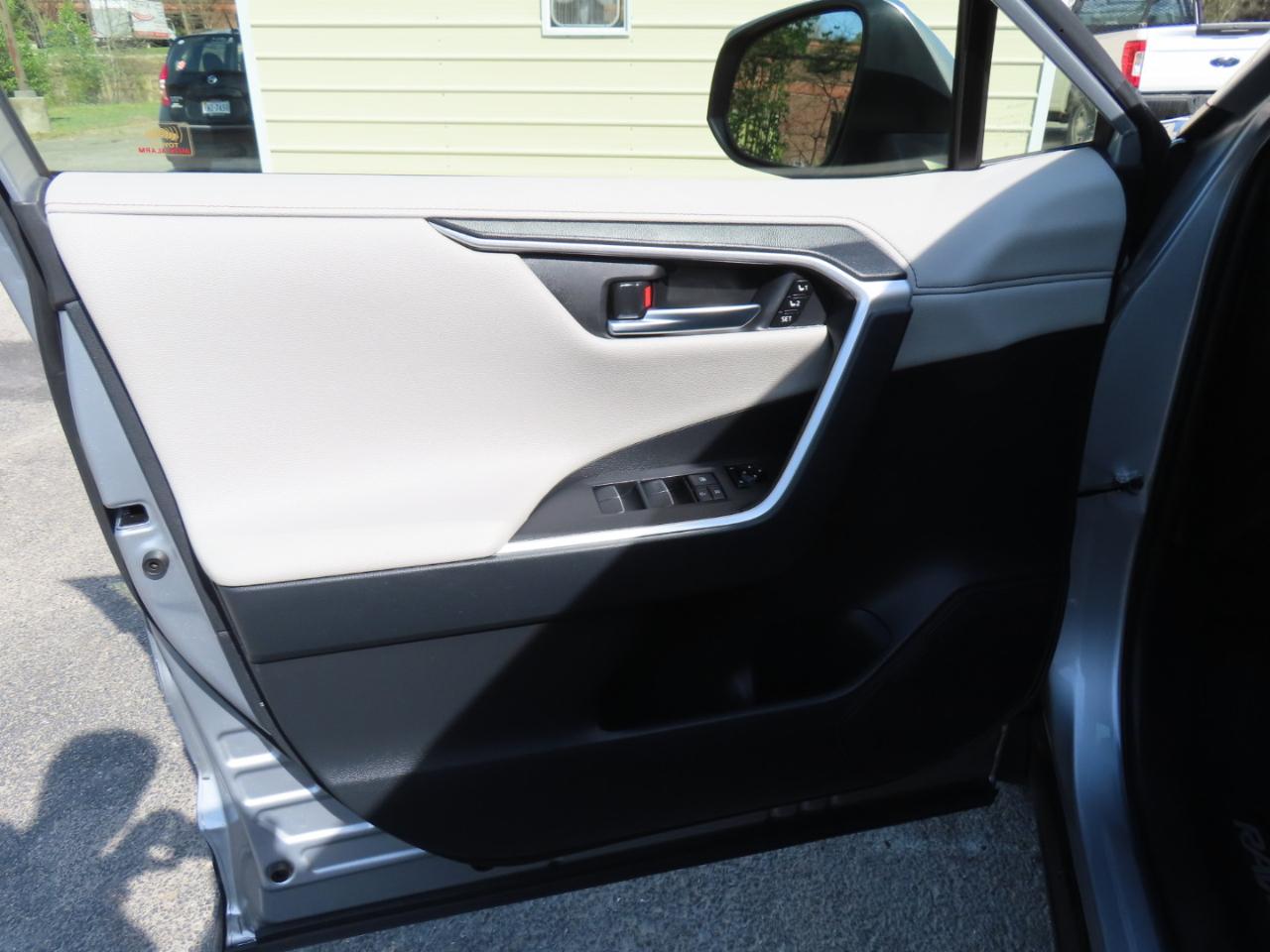 Toyota RAV4 Limited AWD 2019