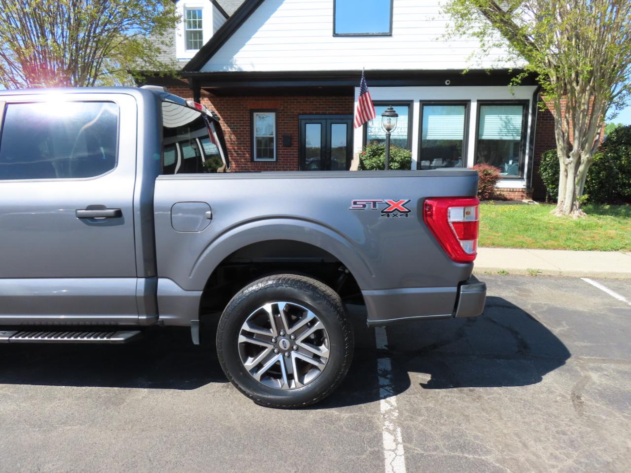 Ford F-150 STX SuperCrew 4WD 2022