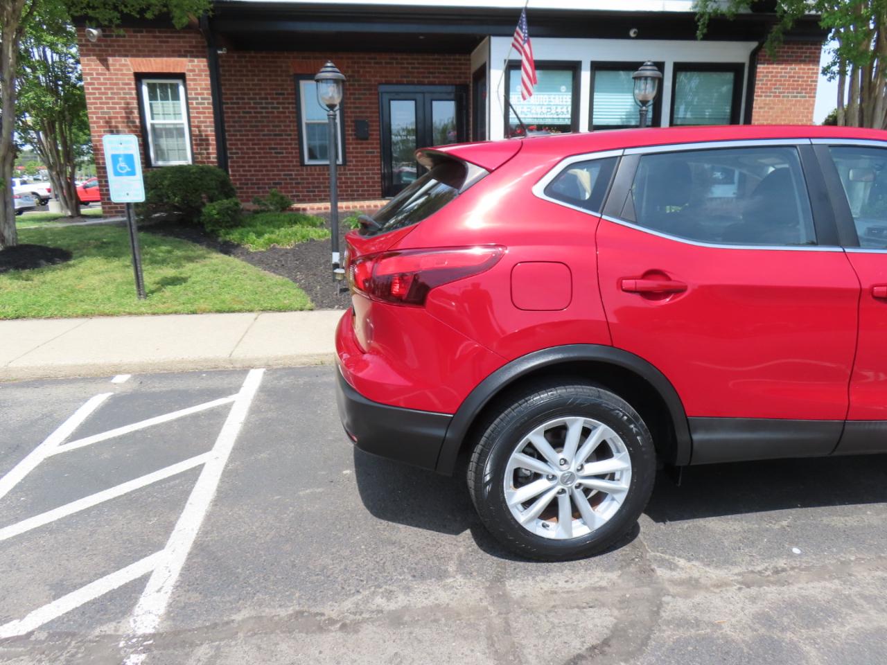 Nissan Rogue Sport S 2017
