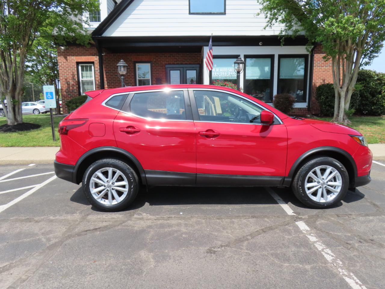 Nissan Rogue Sport S 2017