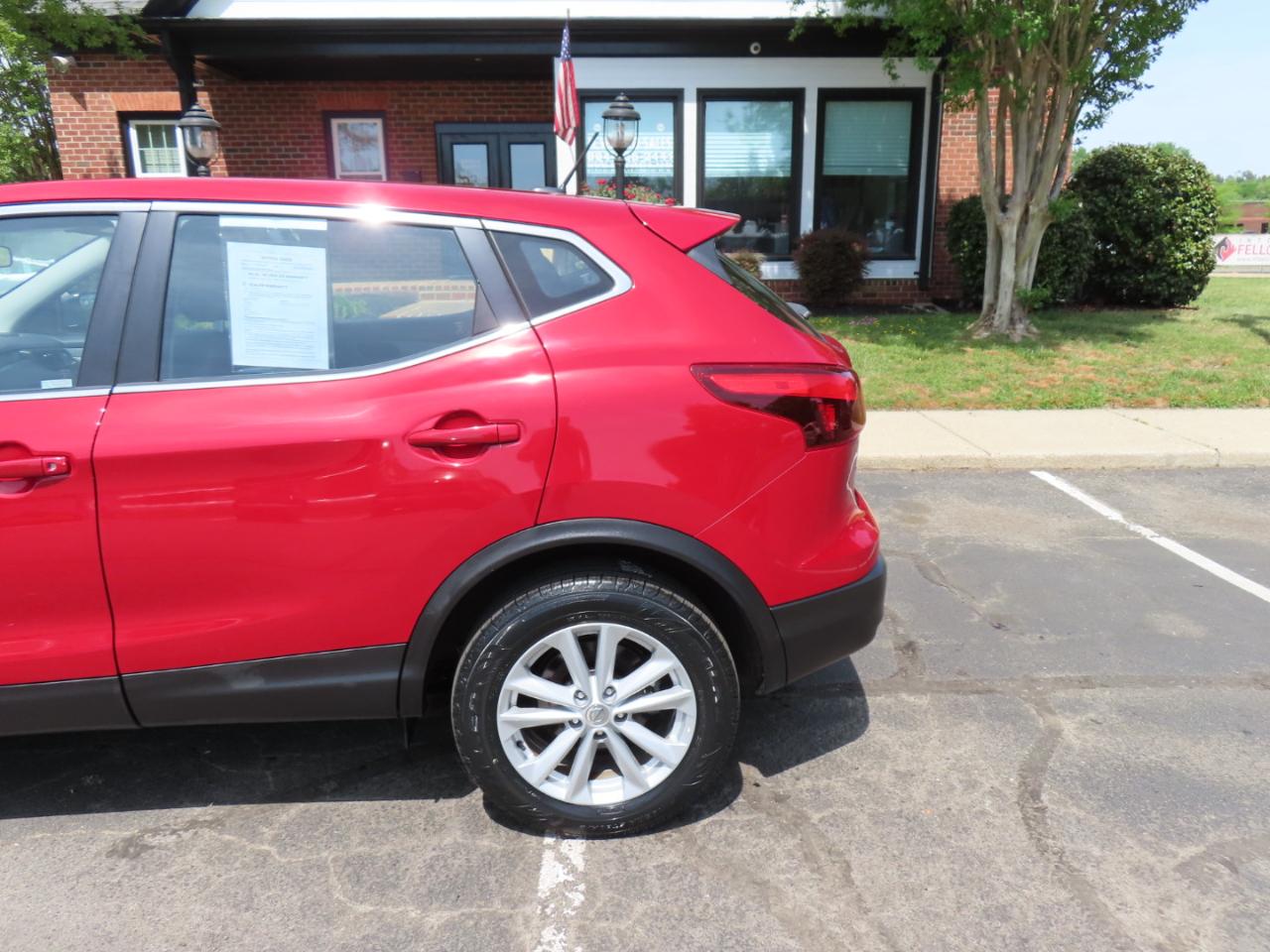 Nissan Rogue Sport S 2017