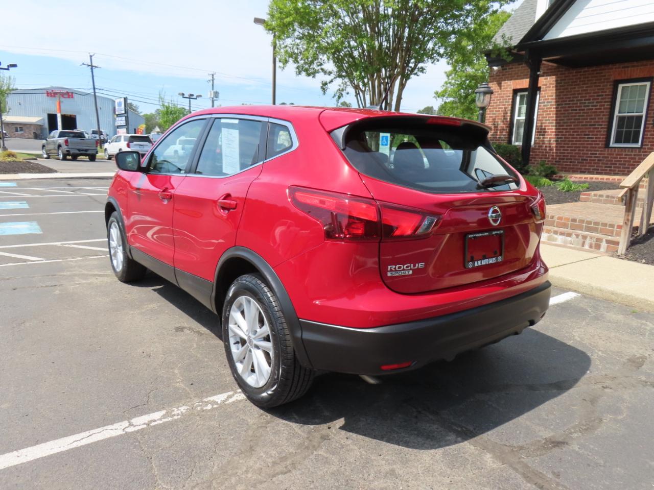 Nissan Rogue Sport S 2017