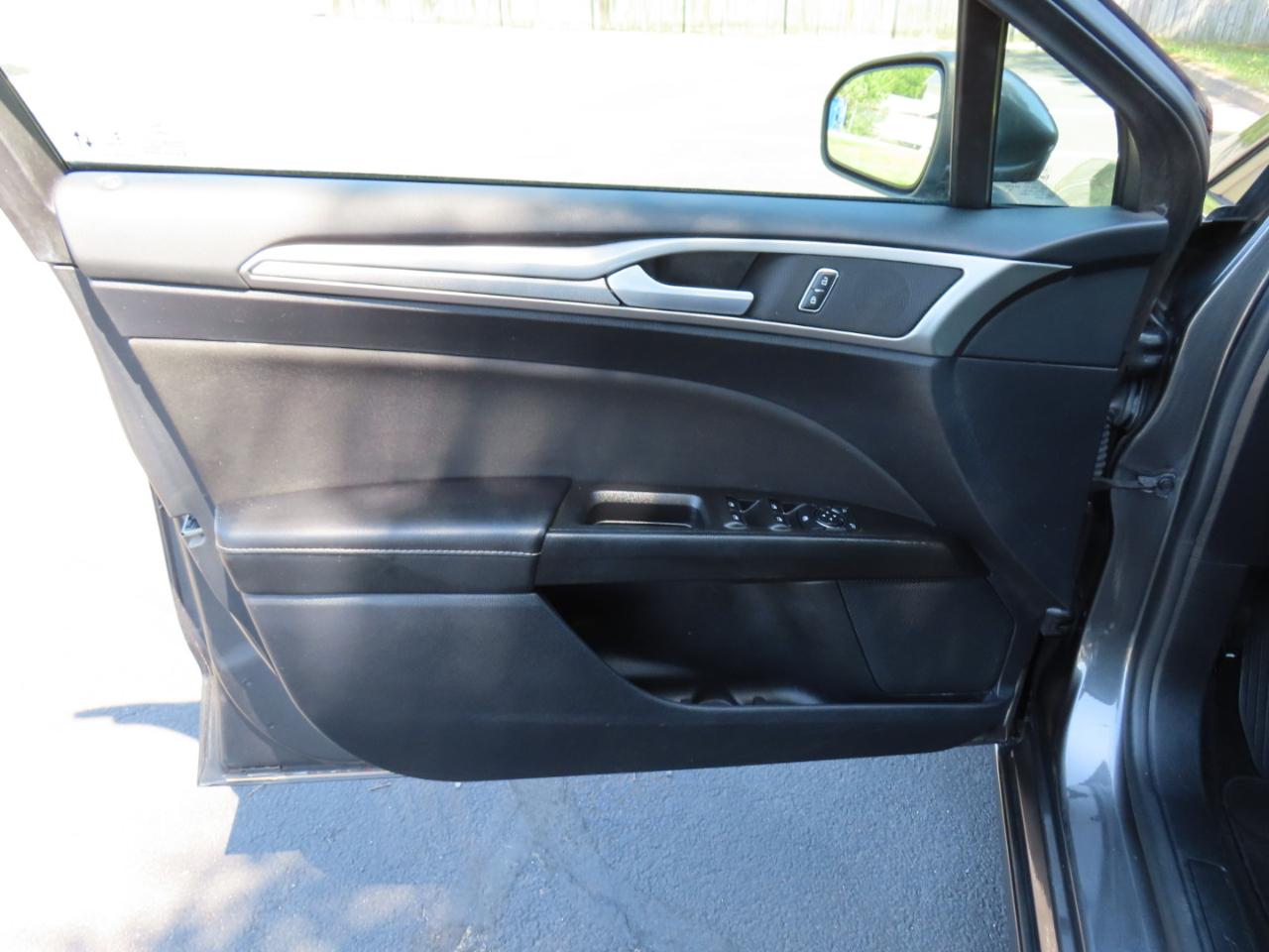 Ford Fusion SE 2020