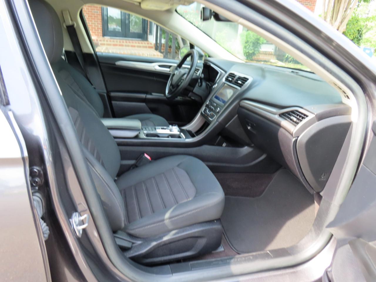 Ford Fusion SE 2020