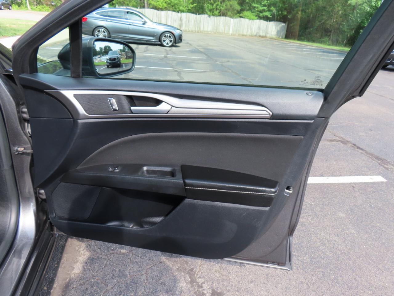 Ford Fusion SE 2020