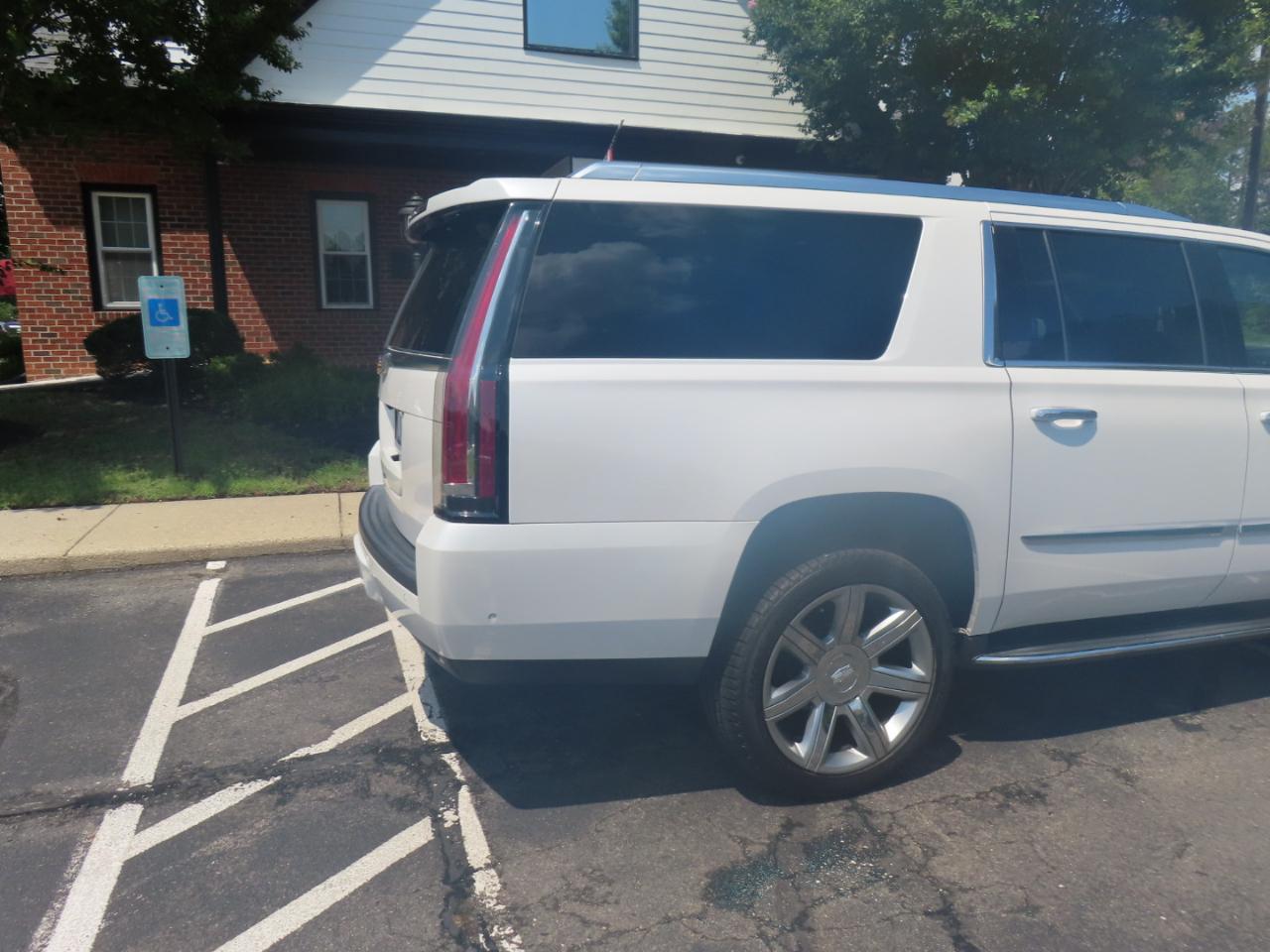 Cadillac Escalade ESV Premium 4WD 2018