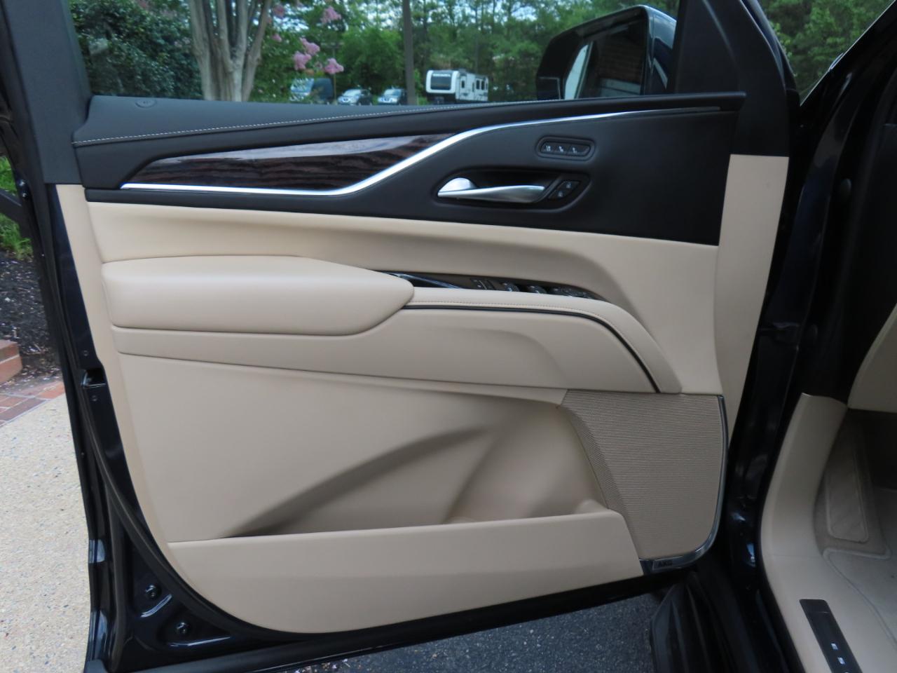 Cadillac Escalade Premium Luxury AWD 2021