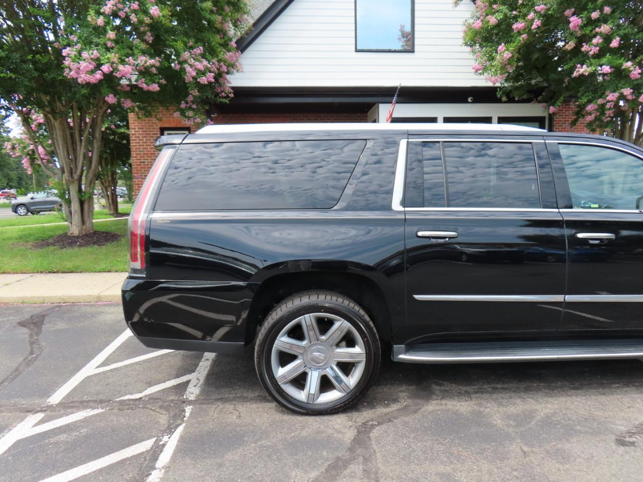 Cadillac Escalade ESV Luxury 4WD 2017